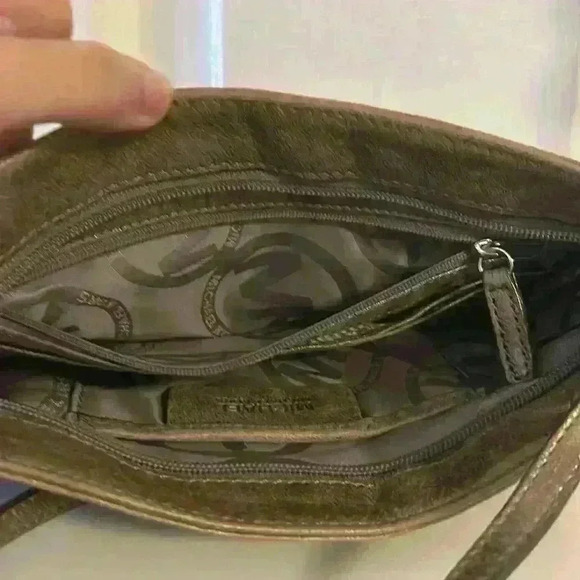 MICHAEL Michael Kors Webster Metallic Golden Crossbody Clutch - Picture 12 of 14